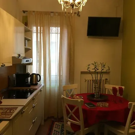 Rosso Veneziano Apartment